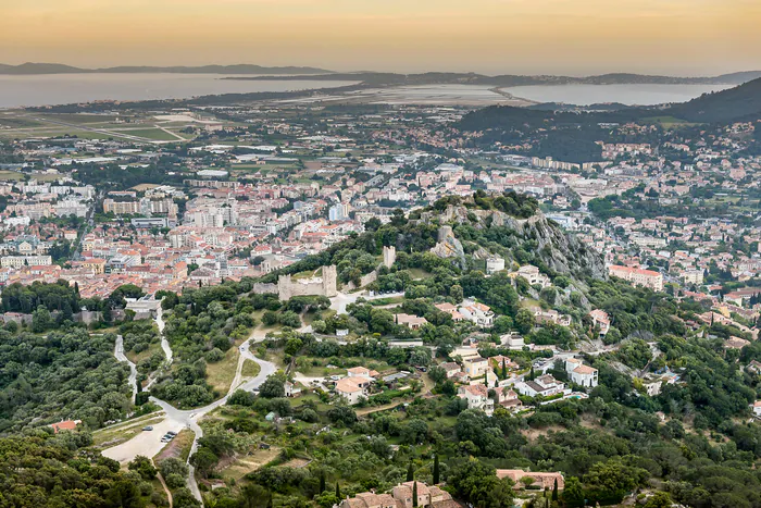 Randonnée urbaine au fil du temps Esplanade du château d'Hyères Hyères