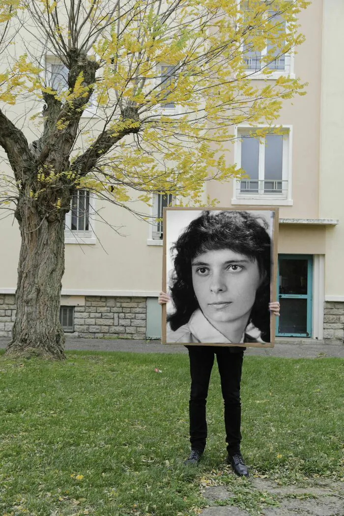 Installation Mémoires intimes de Véronique Ellena Grilles de l'Hôtel-Dieu Bourg-en-Bresse