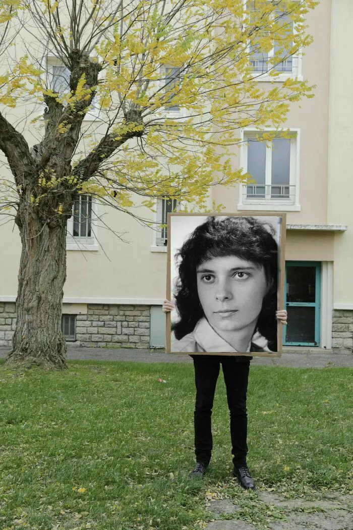 Installation Mémoires intimes de Véronique Ellena: rencontre avec l'artiste Grilles de l'Hôtel-Dieu Bourg-en-Bresse