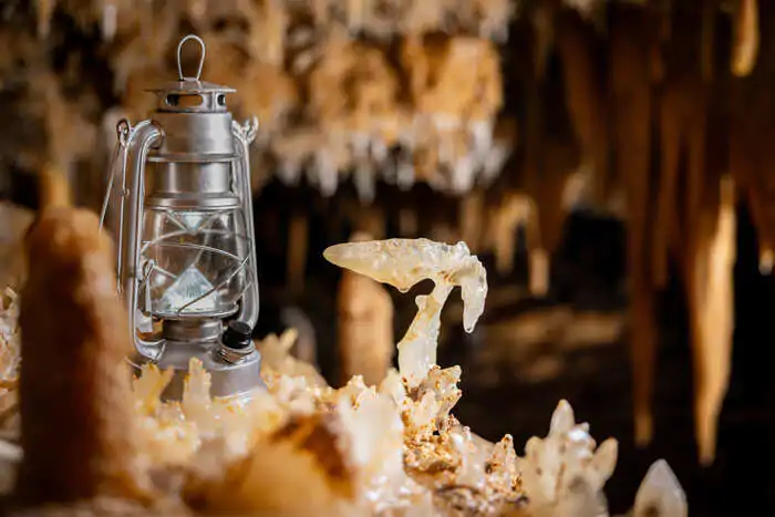 Visite guidée à la lampe-tempête dans la grotte du Grand Roc ! Grotte du Grand Roc Les Eyzies-de-Tayac-Sireuil