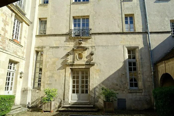 Hôtel de la Corne du Cerf Hôtel de la Corne du Cerf Senlis