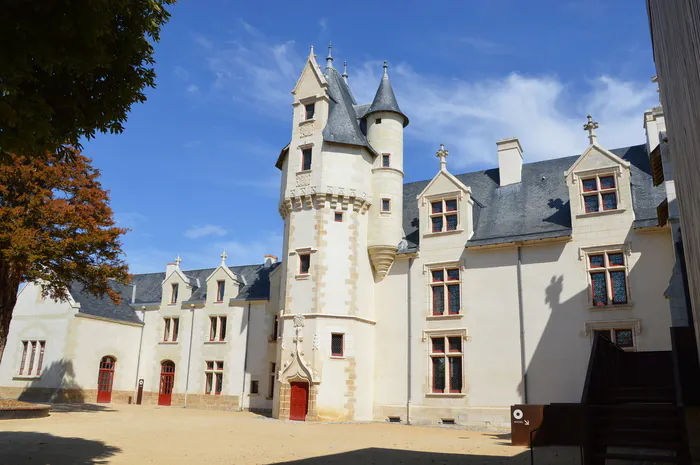 Visites guidées d'un ancien hôtel devenu le conservatoire de musiques et danses du Thouarsais Hôtel Tyndo Thouars