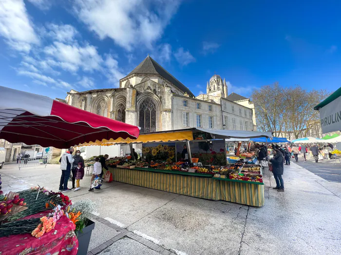 Visite gourmande du marché Saint-Pierre Jardin public de Saintes Saintes