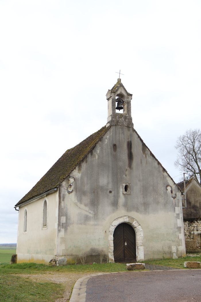 Démonstration de taille de pierres à la chapelle de Vorvigny Lavoir et chapelle Sainte-Élisabeth de Vorvigny Esnon