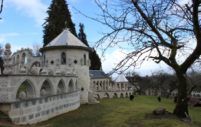 Venez découvrir les pierres initiatiques de Saint-Nicolas Les Pierres Initiatiques de Saint-Nicolas La Geneytouse