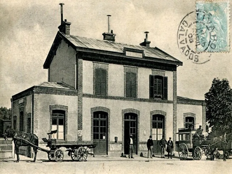 Exposition "100 ans de trains" à la médiathèque Livarot