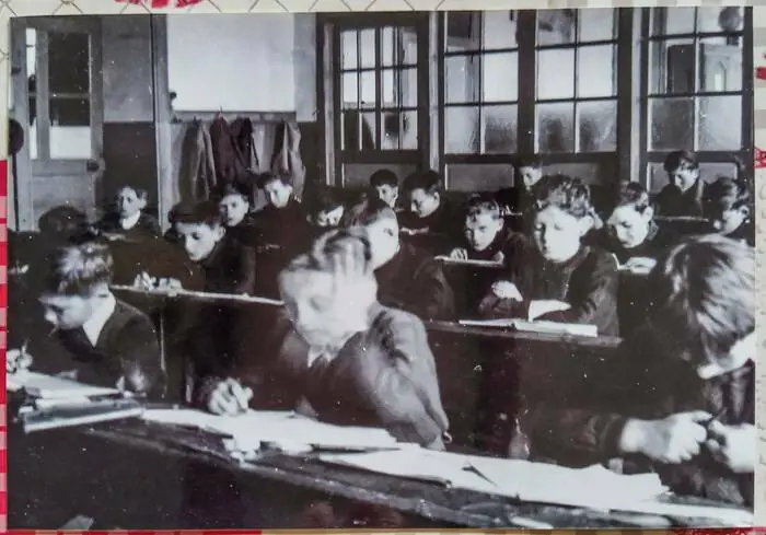 Rédaction d'une dictée à l'ancienne Mairie Drugeac