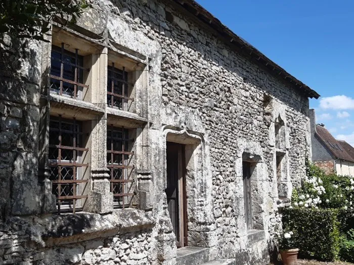 Ancien auditoire de justice de Contilly Maison dite de "Jeanne d'Arc" - ancien auditoire de justice du XVe siècle Contilly