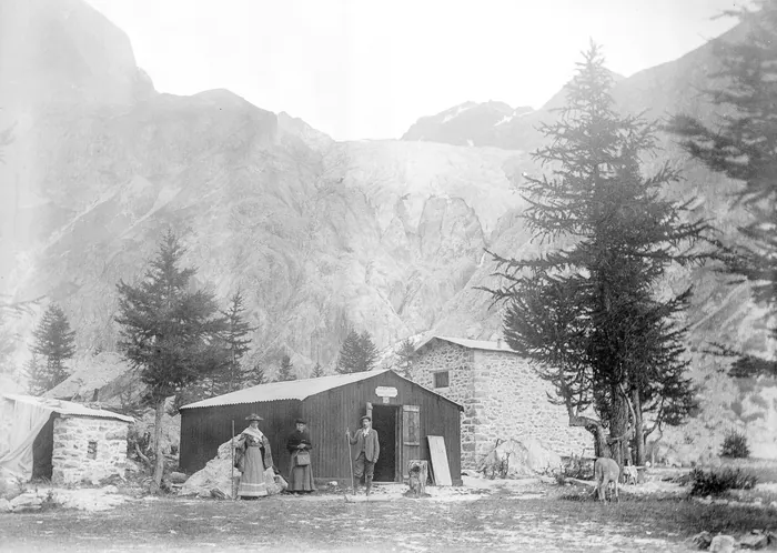 Les refuges de bois du massif des Écrins Maison du Parc national des Ecrins de Vallouise Vallouise-Pelvoux