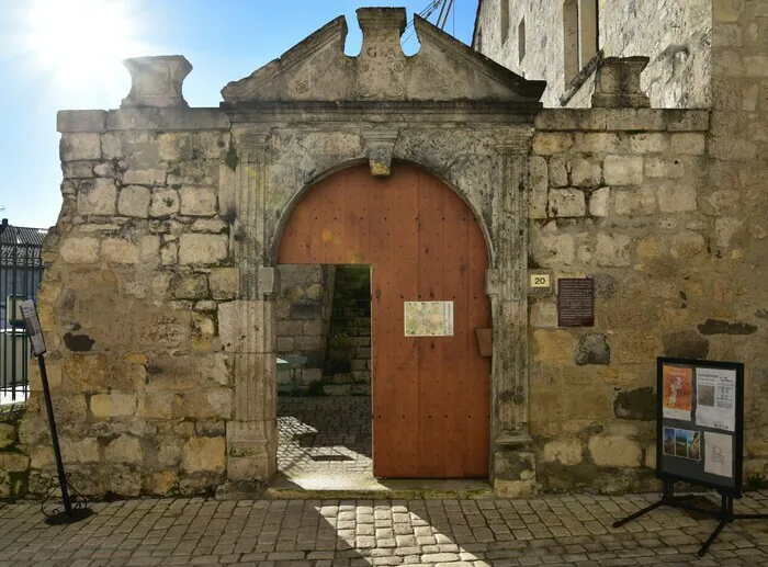 Visites et commentaires organisés par les Amis de Casteljaloux Maison du Roy Casteljaloux