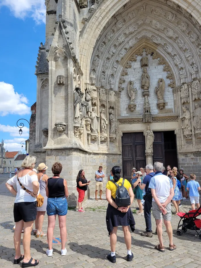 VISITE GUIDÉE : A LA DÉCOUVERTE D’UNE CITÉ MILLÉNAIRE Maison du tourisme et du patrimoine Montreuil