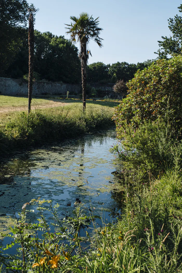 Au fil de l'eau - Découverte du réseau hydraulique du XVIIIe siècle au Manoir de Kerazan. Manoir de Kerazan Loctudy