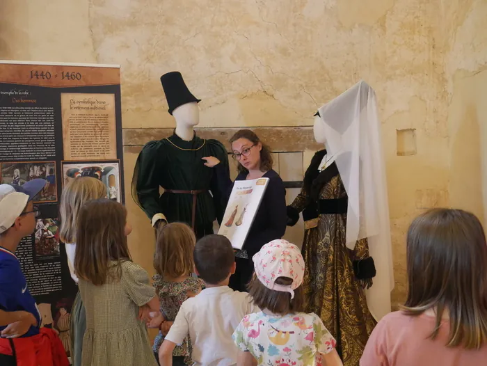 Visite "La mode médiévale : petits secrets et anecdotes" Manoir de la Cour Asnières-sur-Vègre