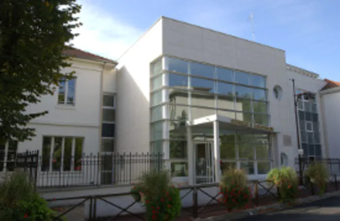 Visite guidée de l'exposition « Archéologie » proposé par le Service Culture en ville Médiathèque de Châtenay-Malabry Châtenay-Malabry