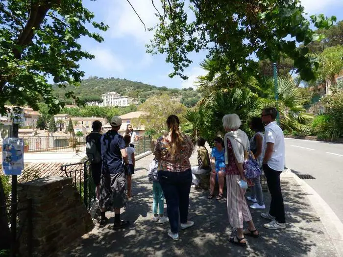 Visite guidée du "Bormes des artistes" Monument aux morts de Bormes Bormes-les-Mimosas