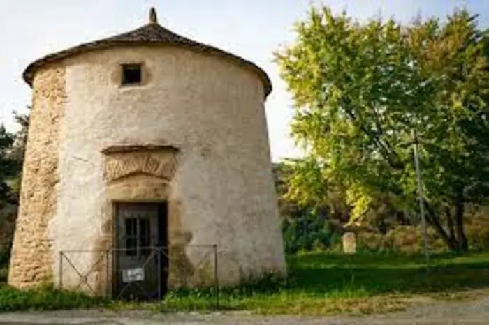 Découvrez l'histoire de ce moulin à vent récemment restauré Moulin à vent Pousthomy