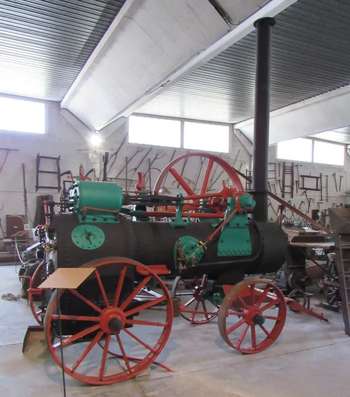 Visite du musée de la mémoire agricole exposition de tracteurs anciens Musée de la mémoire agricole Montjoyer Abbaye d'Aiguebelle Montjoyer