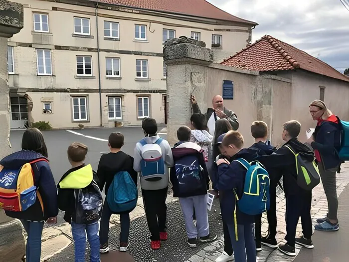 Levez les yeux ! Découvrez l’histoire de la ville de Marsal à travers l’architecture de ses bâtiments Musée Départemental du Sel / Porte de France Marsal