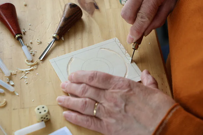 Atelier de gravure sur bois - Fabrique ta planchette de dentellière Musée des manufactures de dentelle Retournac