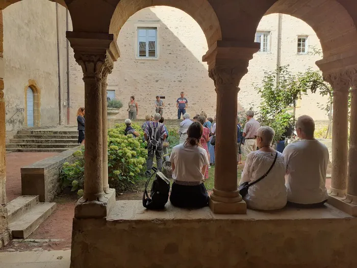 Visite flash du Prieuré Musée Le Prieuré Salles-Arbuissonnas-en-Beaujolais