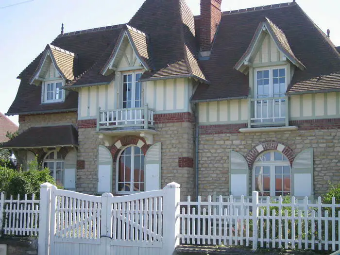 Visite guidée : la naissance de la station balnéaire et l'architecture de ses villas Office de tourisme de Ouistreham Ouistreham