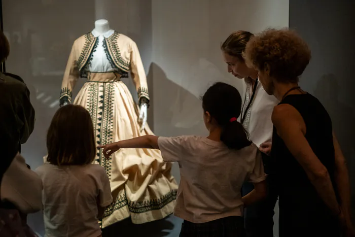 Visite guidée en famille de l’exposition La mode en mouvement #2 Palais Galliera