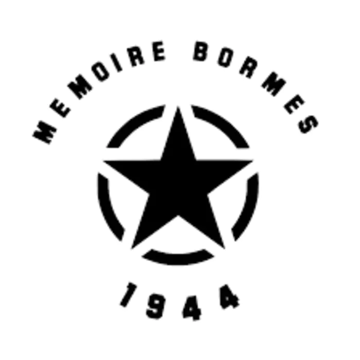 Exposition du Musée mobile Robert Chiazzo par l'association Mémoire Bormes 1944 Parvis de la chapelle Saint François Bormes-les-Mimosas