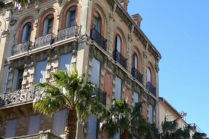 Itinérance guidée : Le style Beaux-arts autour de l'avenue de la gare Place de Catalogne Perpignan