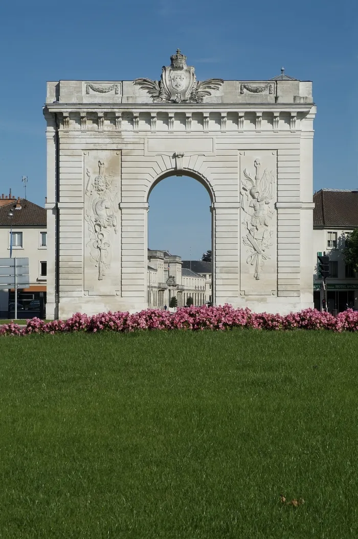 Visite libre d'une porte historique Porte Sainte-Croix Châlons-en-Champagne