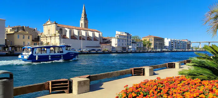 Balade en bateau sur les canaux de Martigues Quai d'Honneur de l'Hôtel de ville Martigues