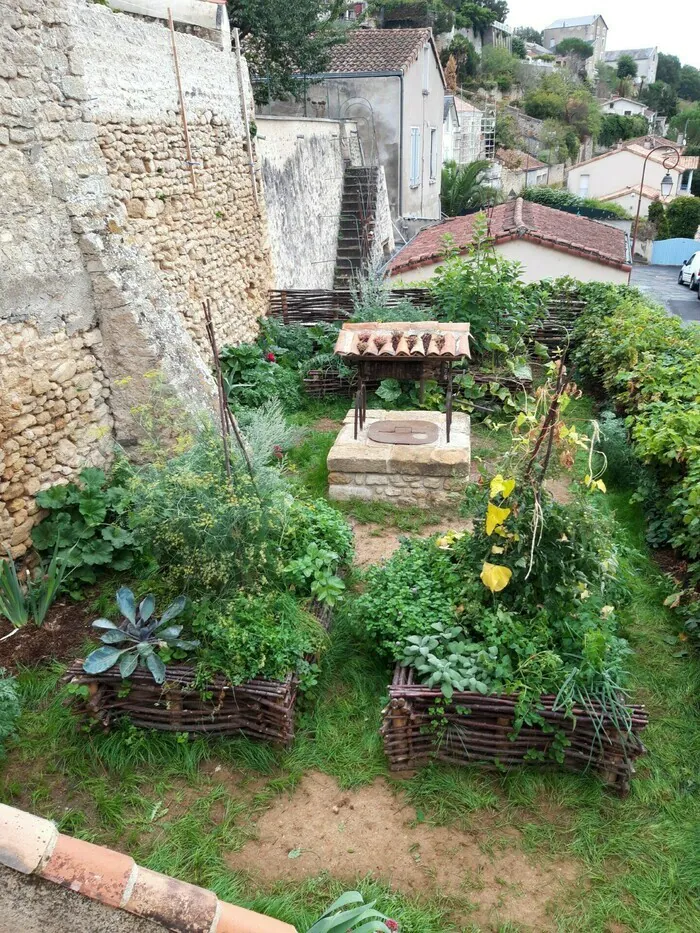 Découvrez des jardins médiévaux dans le centre historique de Thouars Quartier de la Basse Ville Thouars