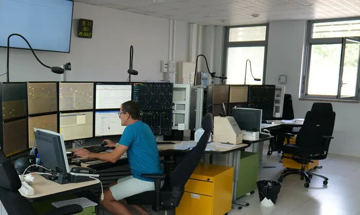 Visite du poste d'aiguillage d'Orly RDV devant le portail d'accès sécurisé chemin de la gare aux marchandises Orly