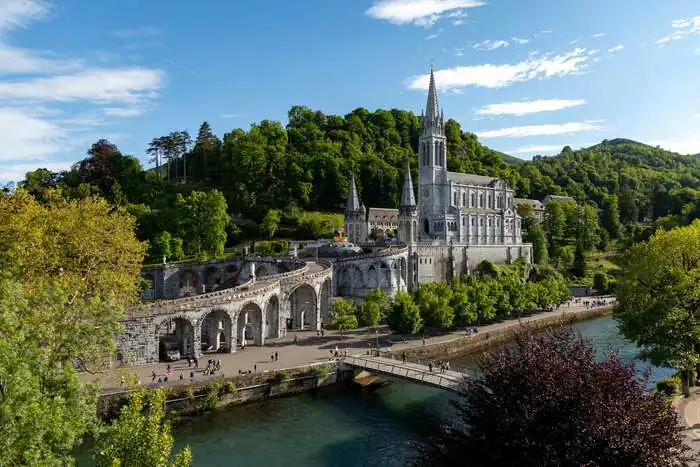 Visite guidée du sanctuaire Notre-Dame de Lourdes Sanctuaire Notre-Dame de Lourdes Lourdes