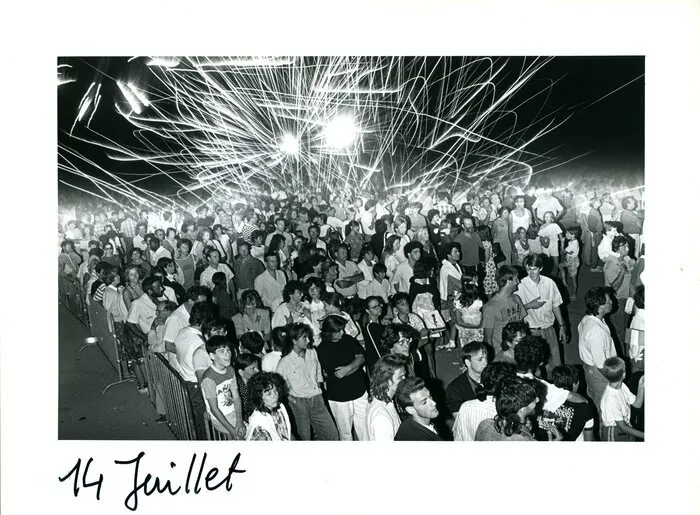 Venez créer un fanzine photographique avec Apolline Lamoril artiste-photographe Service Archives-Patrimoine d'Aubagne - Mairie annexe Aubagne