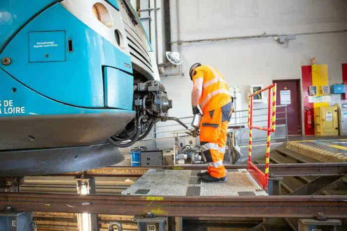 Visite du technicentre de maintenance des trains SNCF Voyageurs TER Pays de la Loire Technicentre Pays de la Loire Nantes