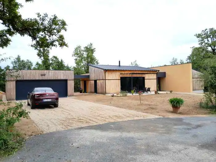 Visite architecturale : maison contemporaine environnementale Village de Cuzance Cuzance