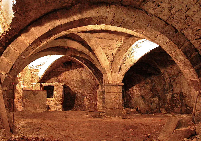 Visite guidée d'une maison du XIIIe siècle à Semur-en-Auxois 1