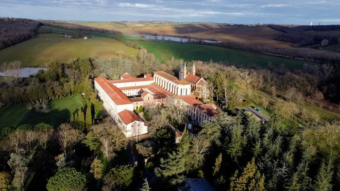 Partez à la découverte de cette abbaye : trésors cachés et patrimoine remarquable 35 chemin de Saint Bernard Garac