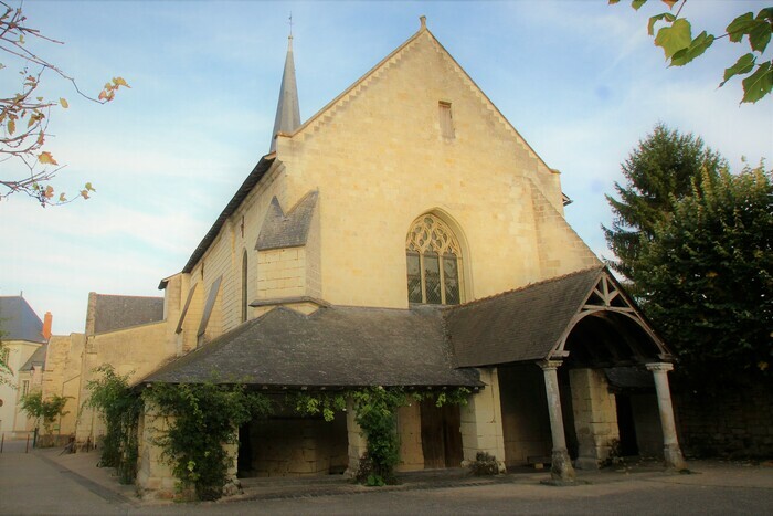 L'église Saint-Michel 4-5 place Saint-Michel Fontevraud-l'Abbaye