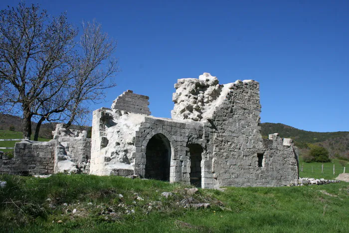 Visite de l'Abbaye de Clausonne Abbaye de Clausonne Le Saix