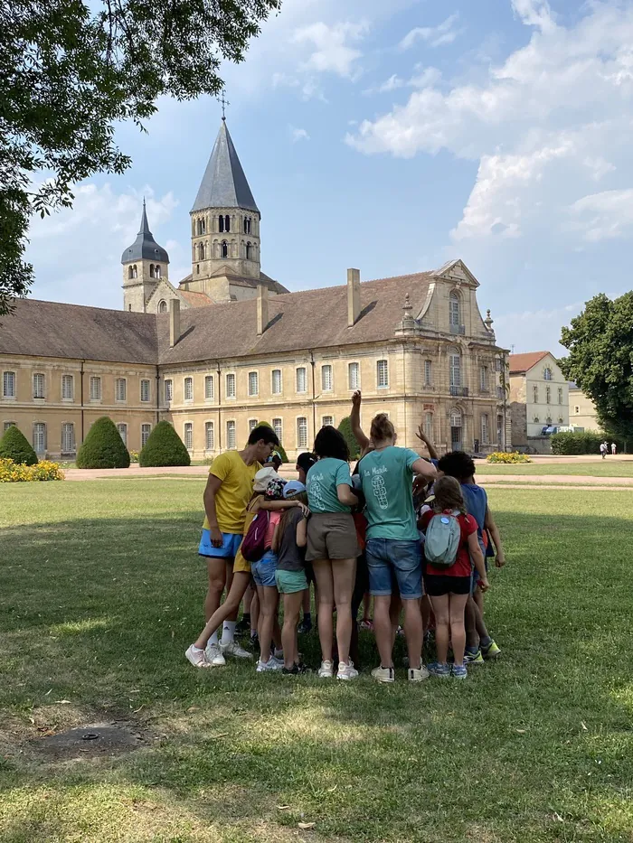 Visite guidée pour les scolaires « L'Abbaye dans tous les sens » Abbaye de Cluny Cluny