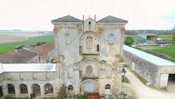 Salon littéraire dans une abbaye Abbaye de Jovilliers Stainville