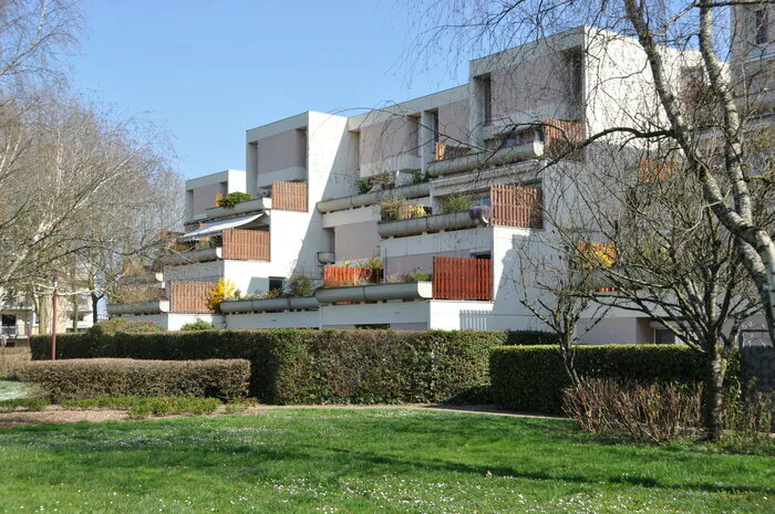 Parcours architecture XXè - Bourg-en-Bresse – itinéraire 2 : « Du faubourg aux terrasses de Brou » Angle de la rue Charles Robin Bourg-en-Bresse