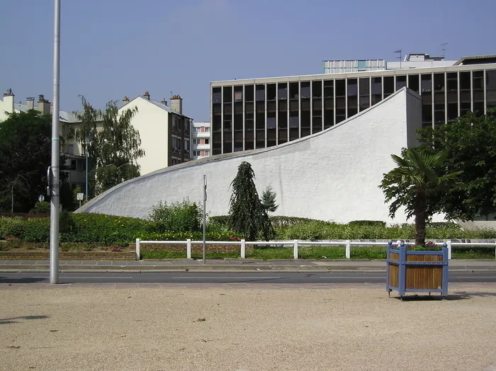 Visite guidée : La Bourse départementale du travail : une nouvelle « Maison du peuple »? Bourse départementale du travail Bobigny