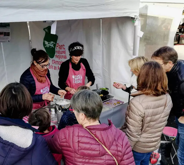 Aux Goûts du Jour  - Atelier découverte : les produits de la mer cabane d'exposition Camaret-sur-Mer