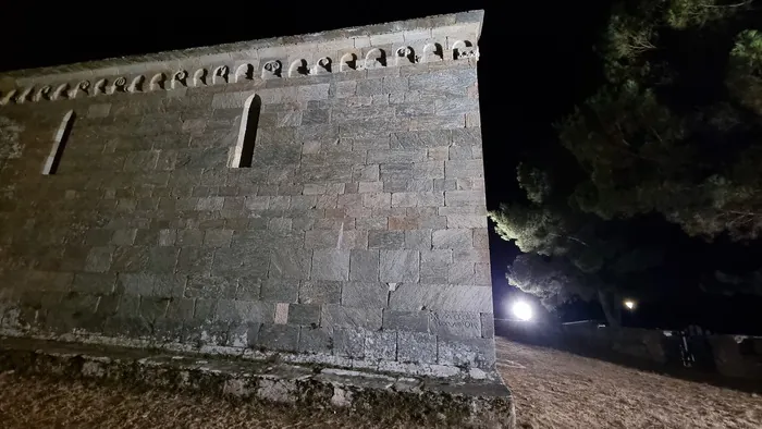 Visite nocturne de la place du Clocher et des trois églises du hameau de Pieve à Canari Canari Place du Clocher Marinca