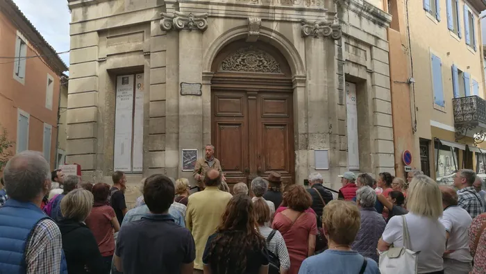 Itinéraire dans la ville #2 : « de la porte des frères mineurs à la porte de Bouïgas » Centre ancien de L'Isle sur la Sorgue L'Isle-sur-la-Sorgue