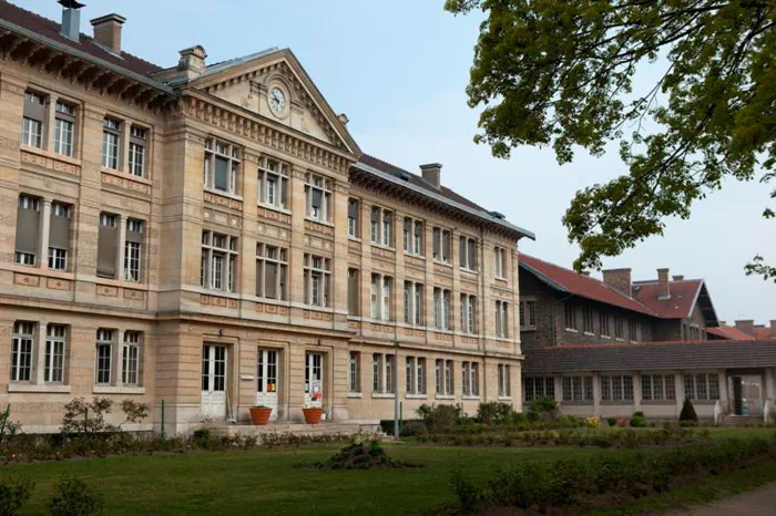 Visite guidée historique et architecturale de l'hôpital de Nanterre Centre d'Accueil et de Soins Hospitaliers de Nanterre Nanterre