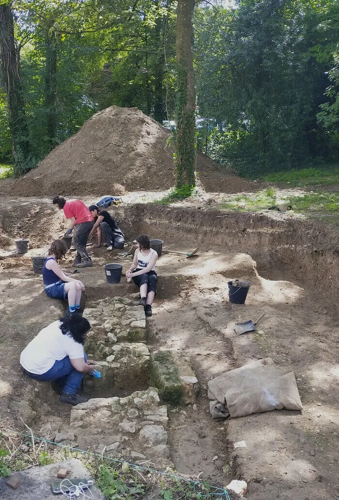 Visite-présentation des fouilles Chantier de fouilles archéologiques Provins