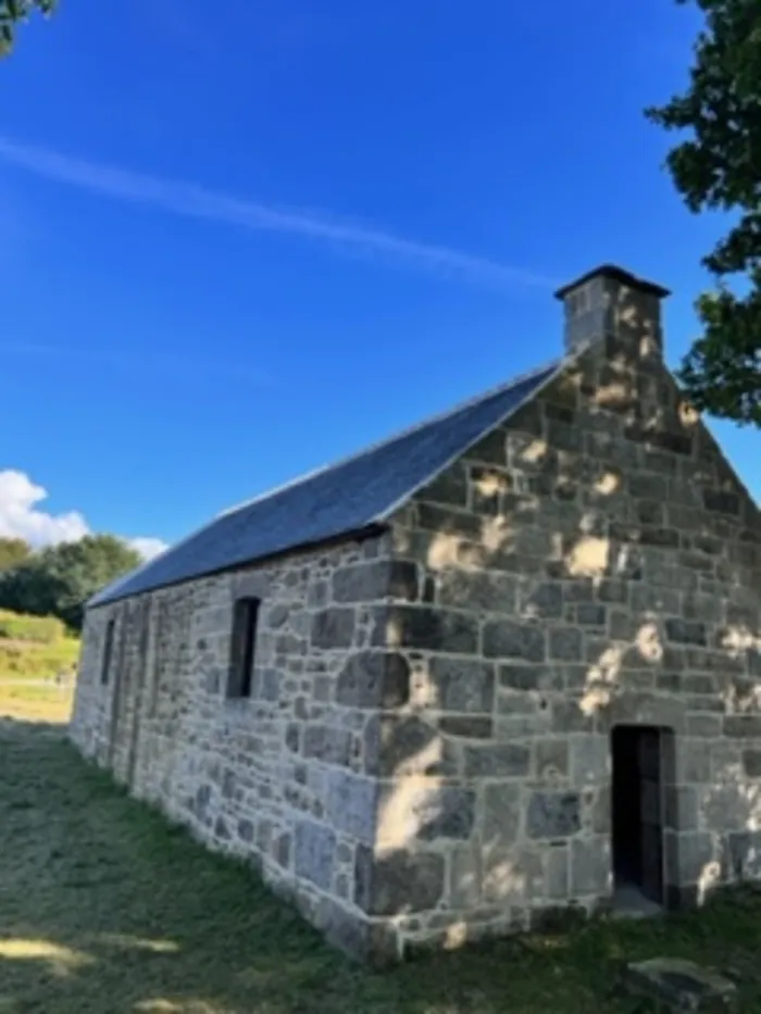 Visite de la Chapelle Saint-Méen et sa croix du XIIIe siècle Chapelle Saint-Méen